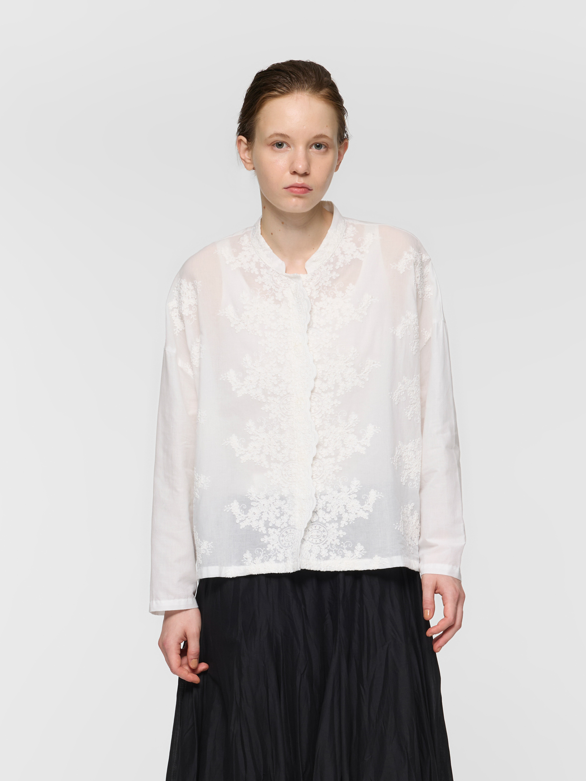 lace stand collar wide shirt / off white