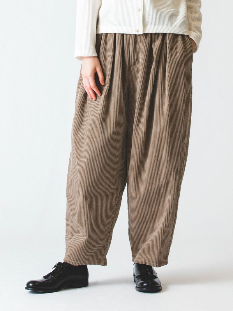 corduroy volume tuck PT / ivory