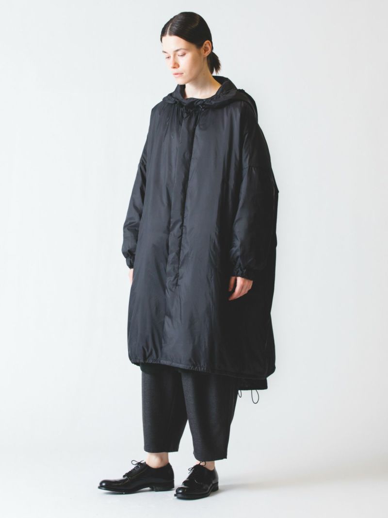 hooded wide down coat / black