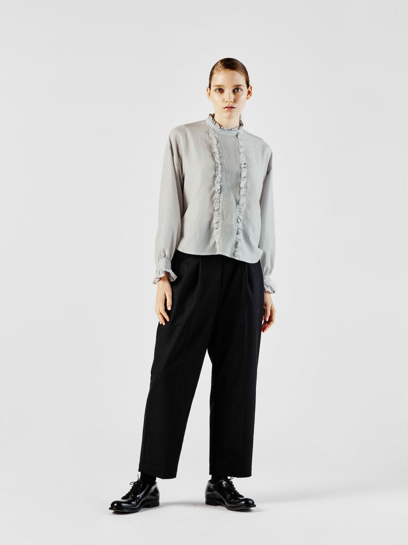 front pin tuck frill blouse / l.gray