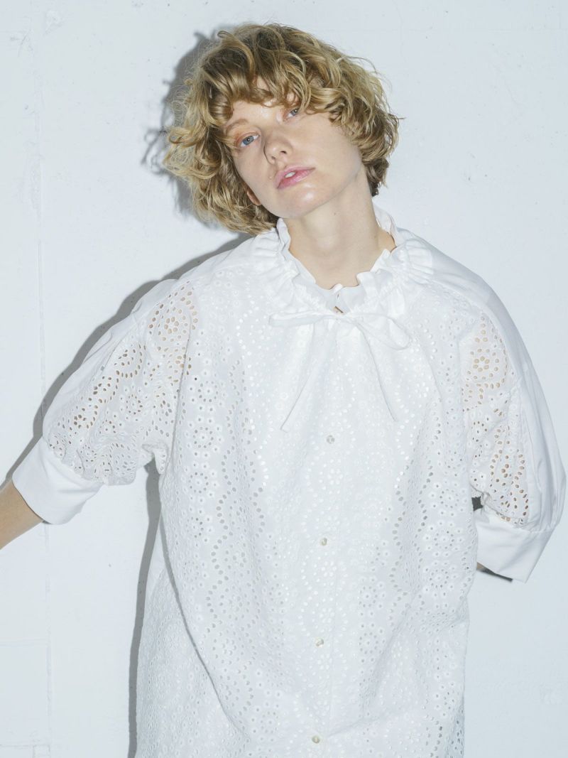 lace switch gathered blouse / off white