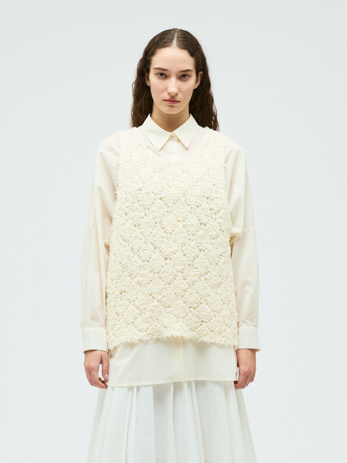 patterned vest	/ ivory