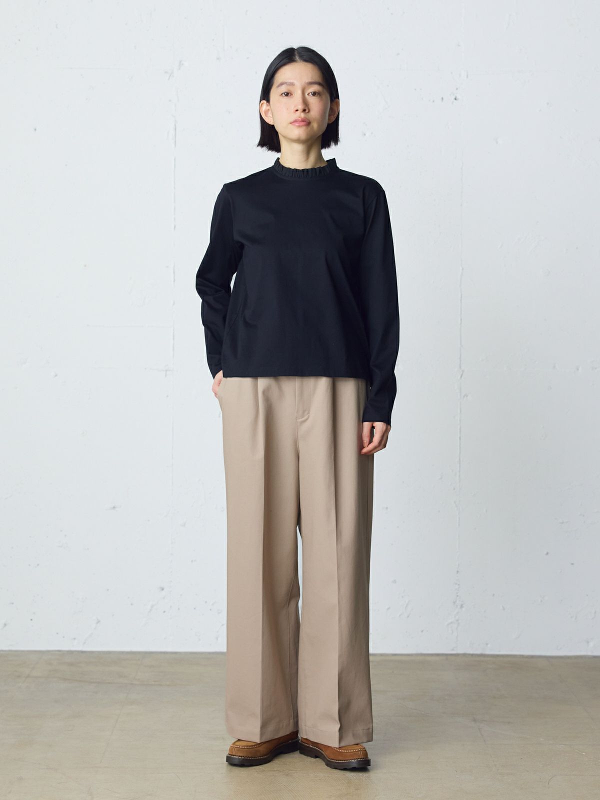 wide slacks pants / beige