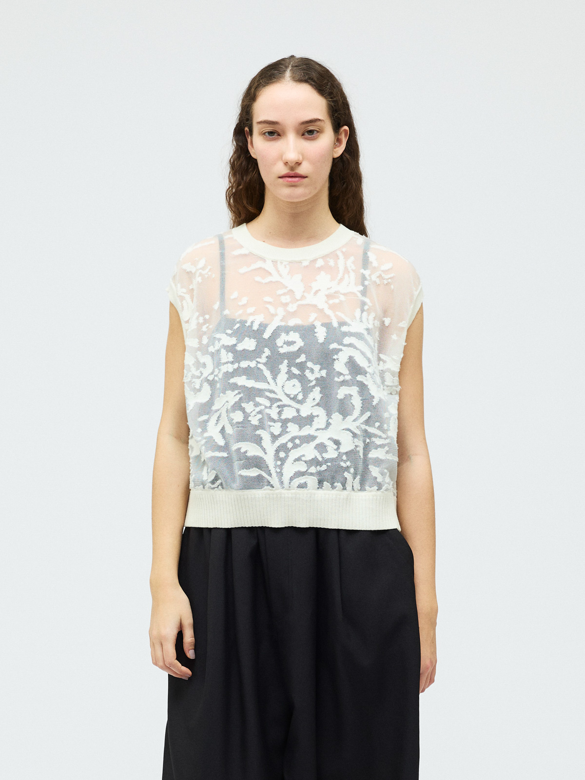 mesh embroidery short vest / ivory