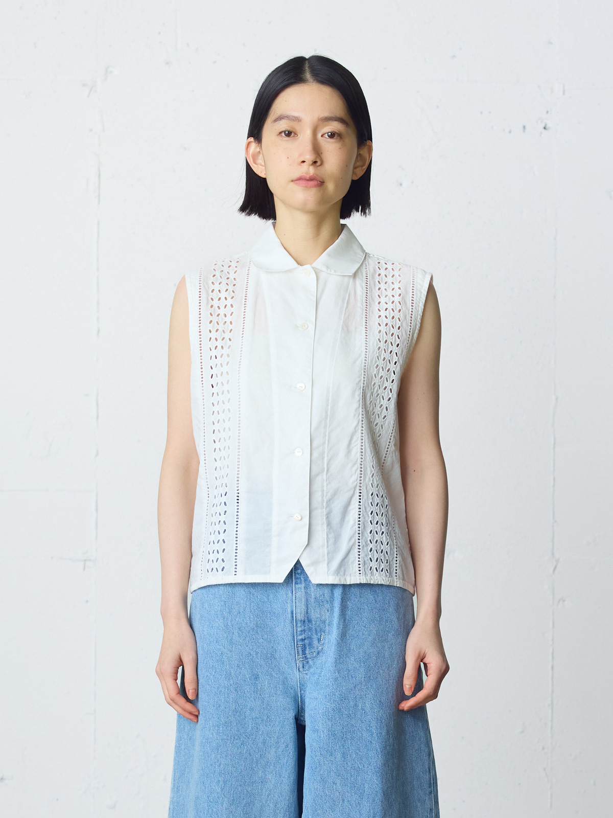lace vest like shirt / off white