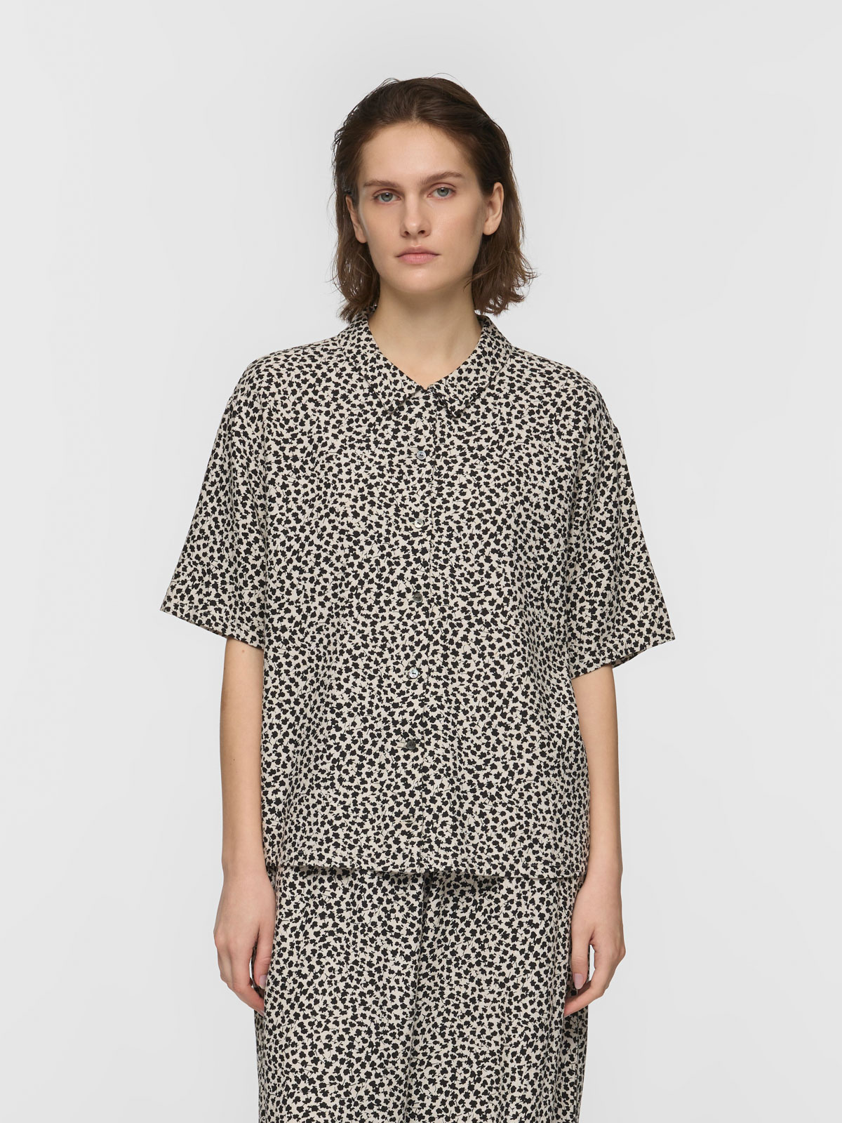 print half slv shirt / beige×black