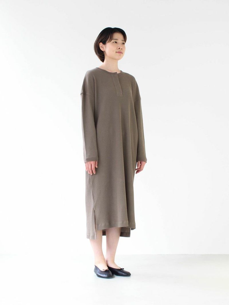 MidiUmi ワッフルヘンリーネックワンピース｜ MARcourt ONLINE STORE