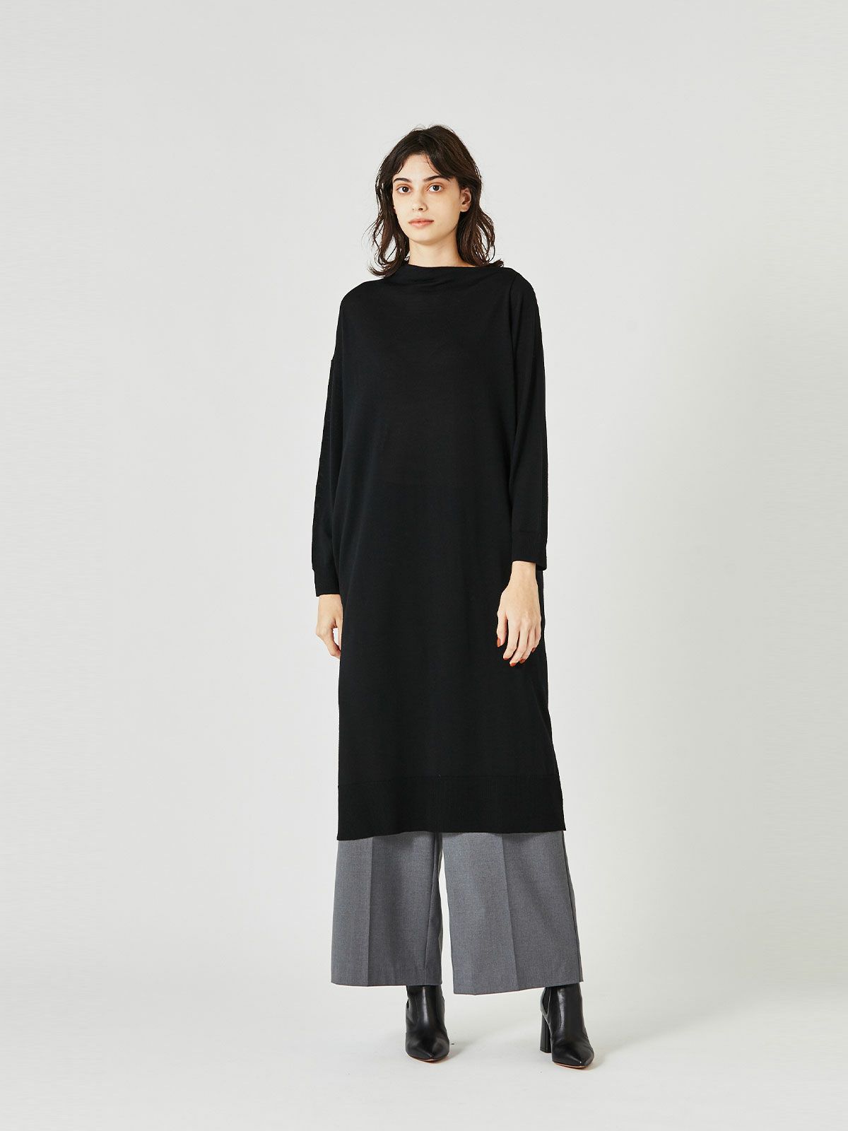 MIDIUMISOLID for Ladies Vネック前後差ワンピース｜ MARcourt ONLINE