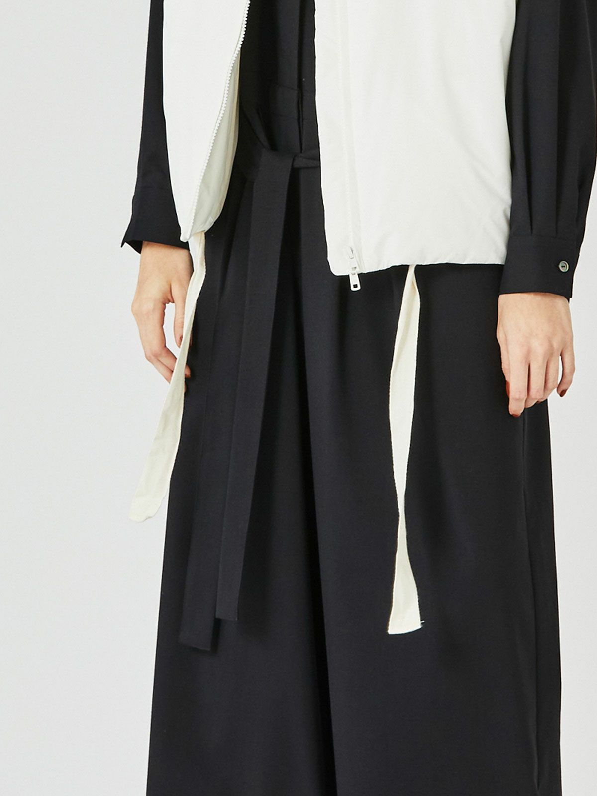 MIDIUMISOLID for Ladies フード付きダウンベスト(3-1206)｜ MARcourt
