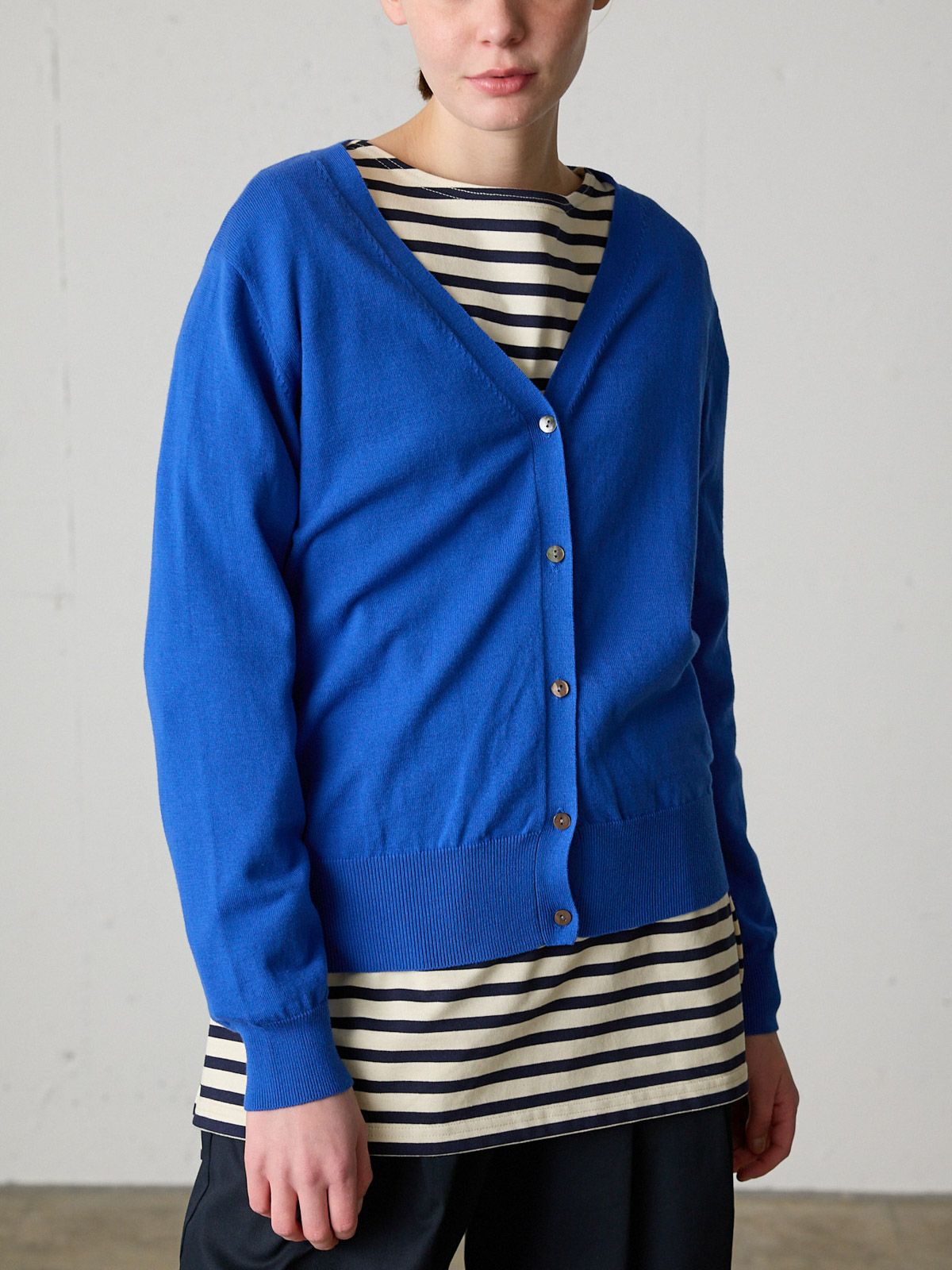 MidiUmi Vネックカーディガン｜ MARcourt ONLINE STORE - マーコート