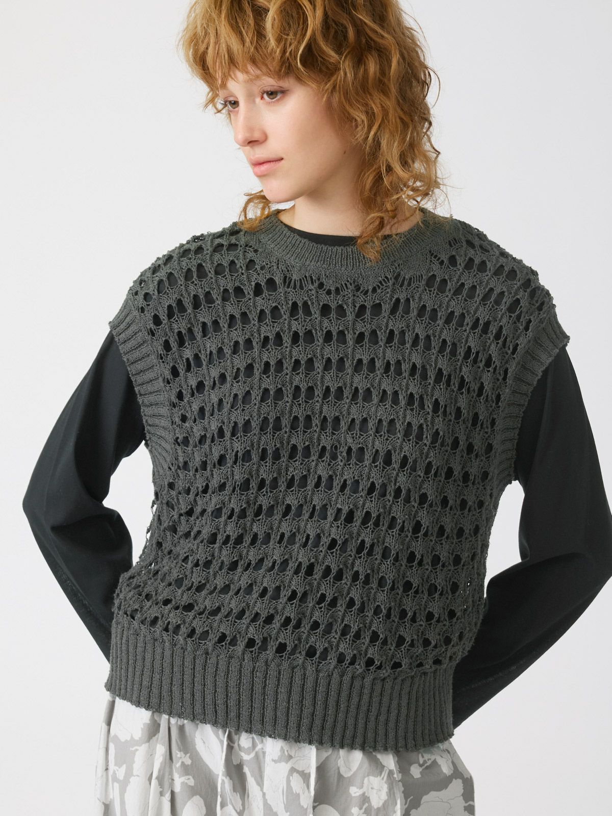 pattern knitting c/neck vest