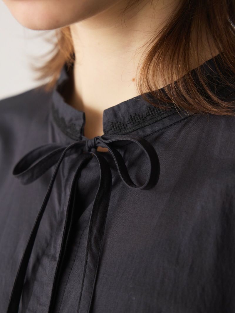 9/16(火)12:00販売終了】MidiUmi 刺繍フレアワンピース