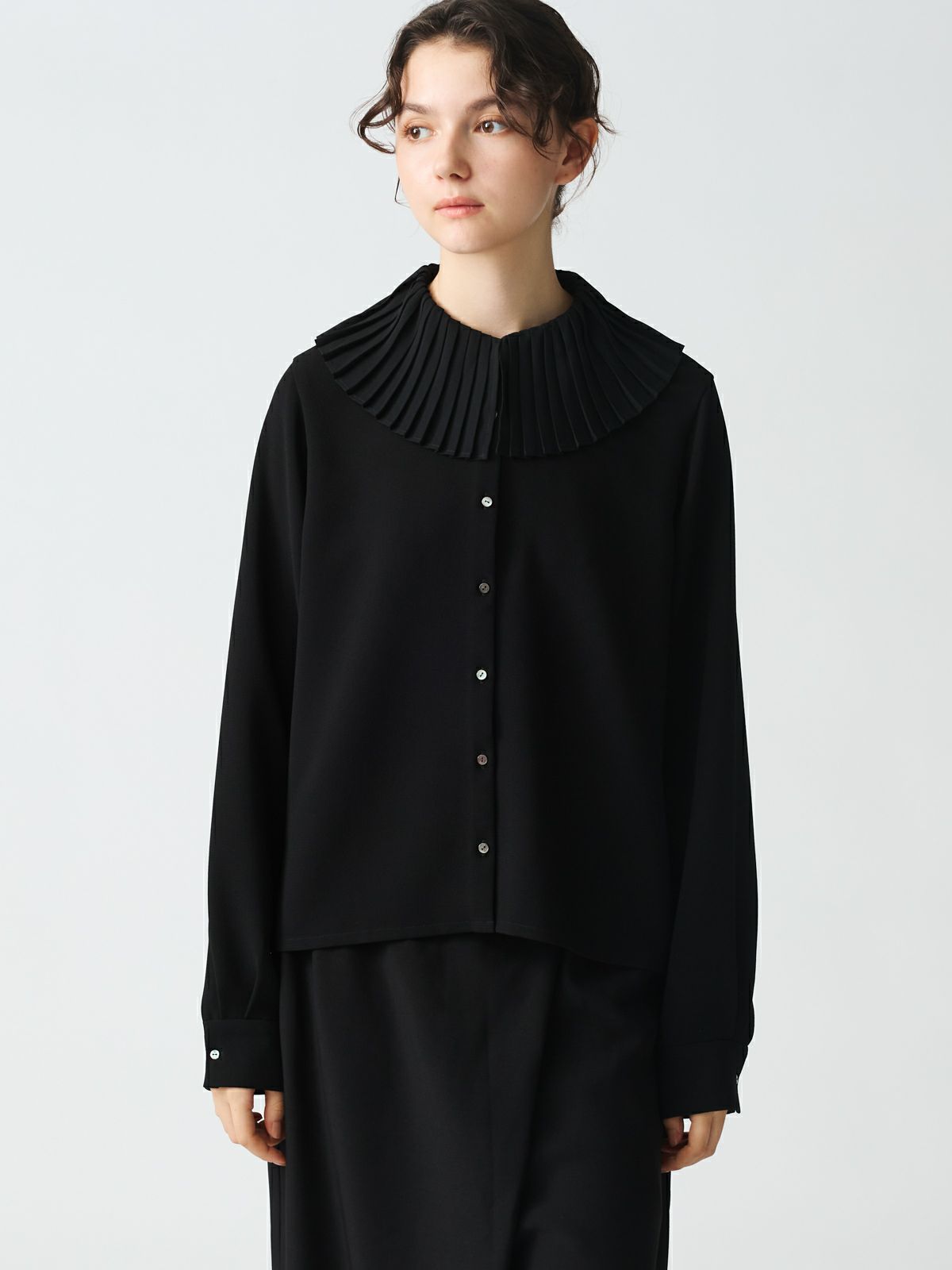 pleats collar shirt