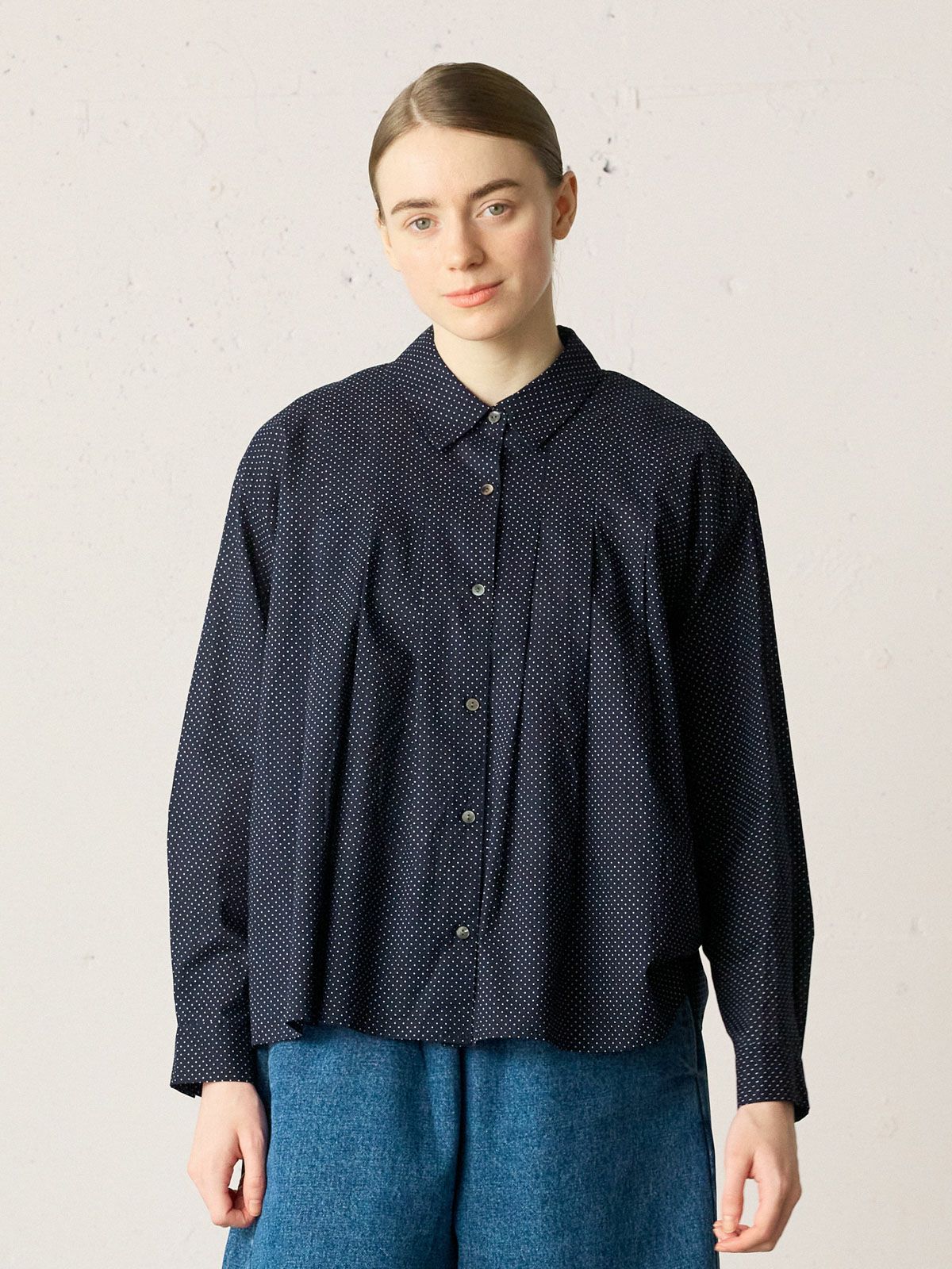 dots tuck shirt