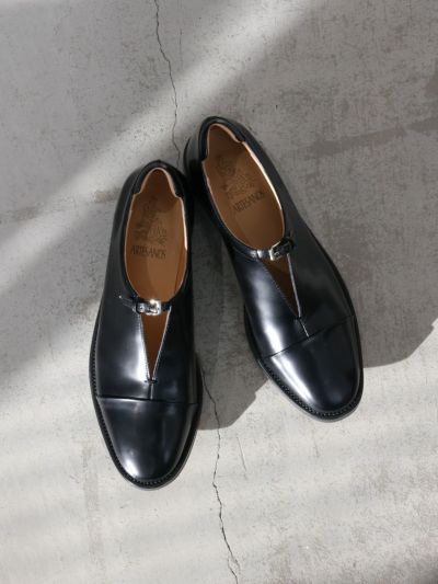 ARTESANOS Vストラップシューズ NSH500-17