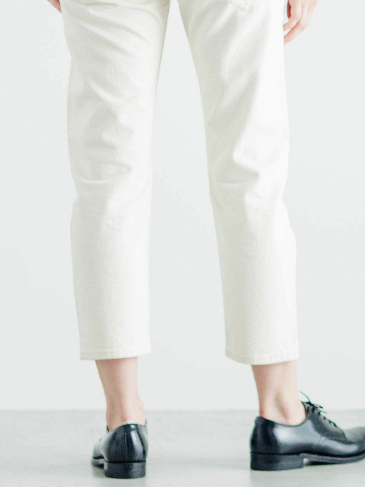 mizuiro ind 8分丈ホワイトデニム｜ MARcourt ONLINE STORE