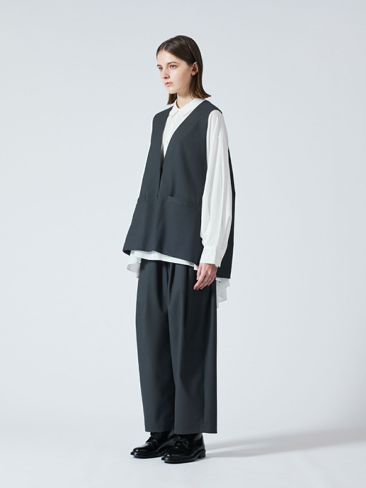 mizuiro ind ディープVネックワイドベスト｜ MARcourt ONLINE STORE