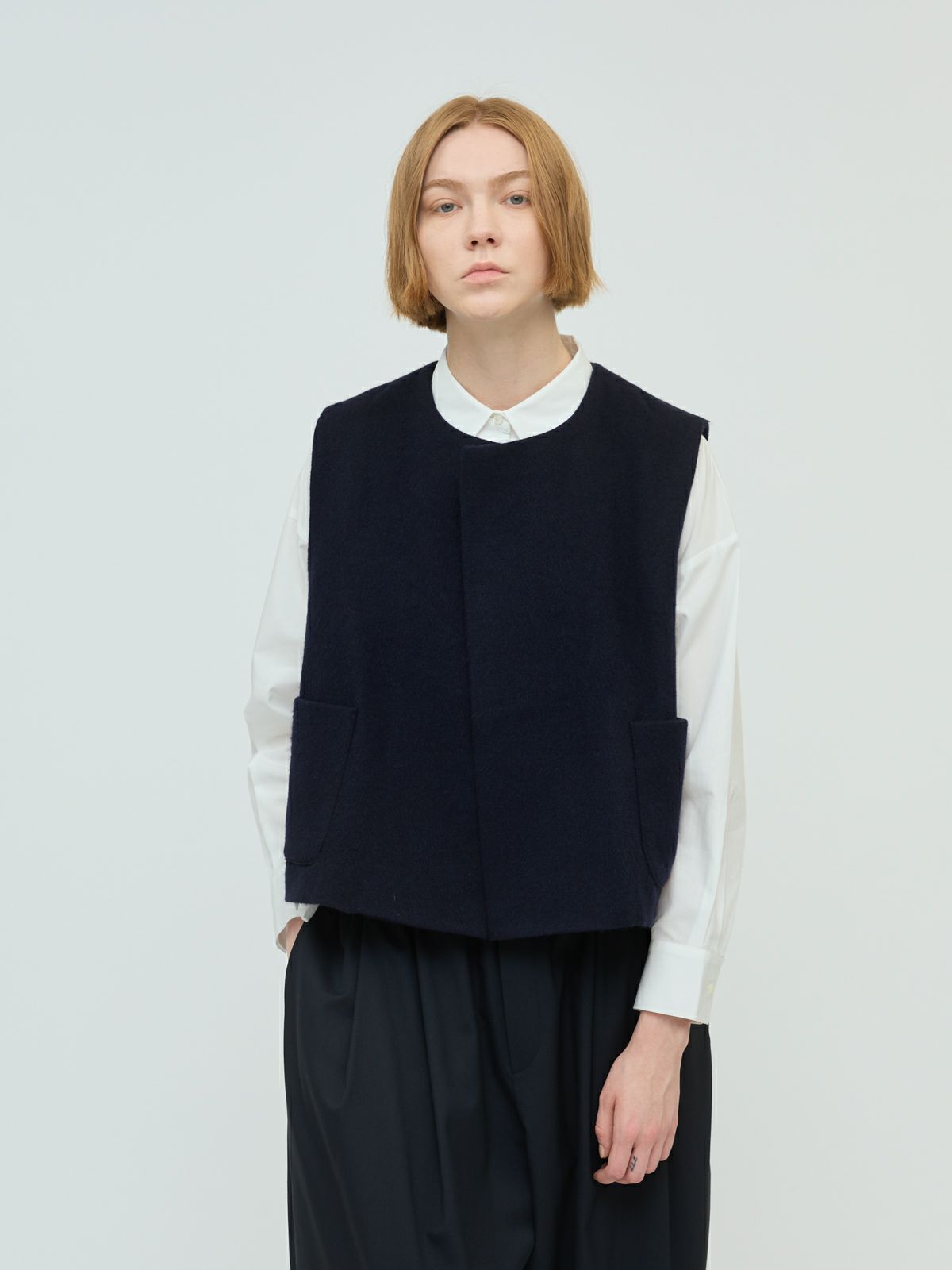 crew neck vest with pockets