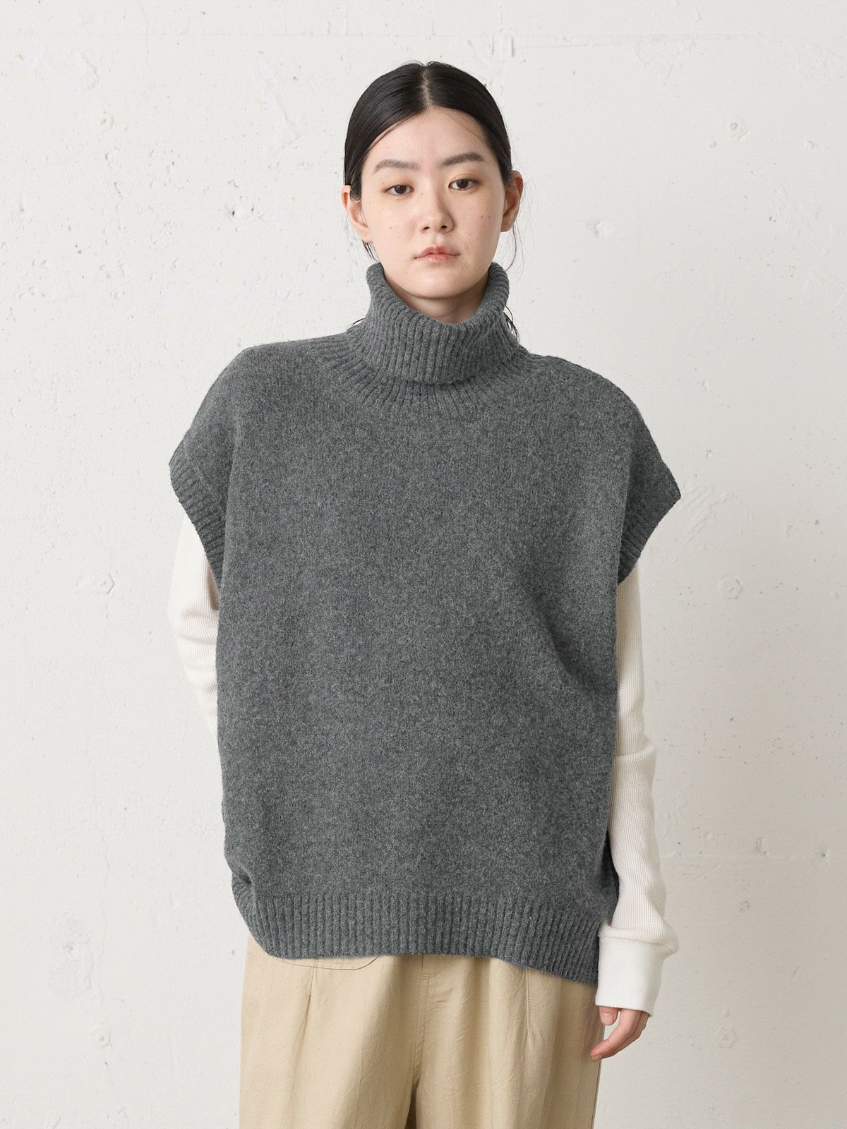 high neck knit vest / c.gray