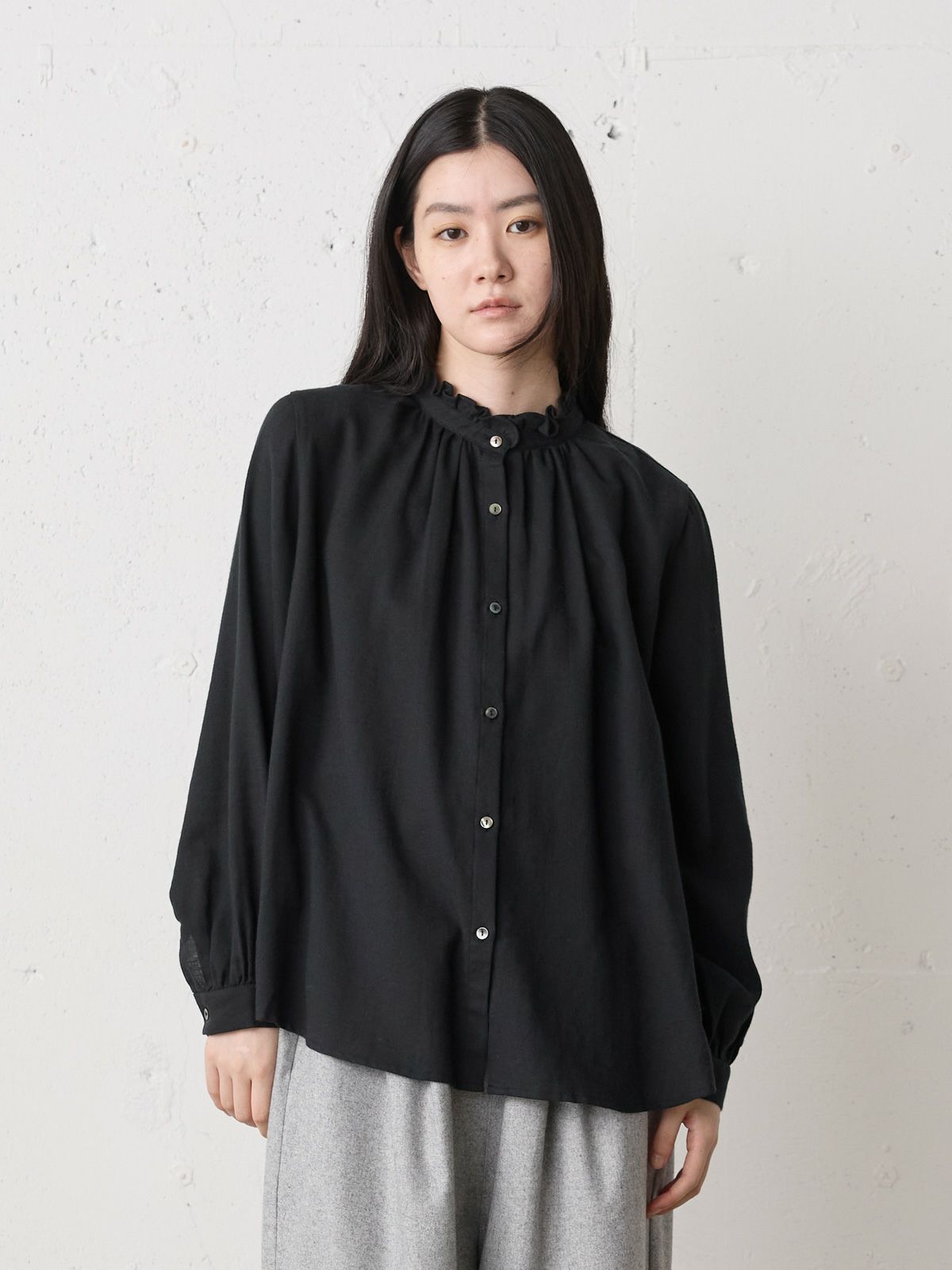 frill collar gather neck shirt / black