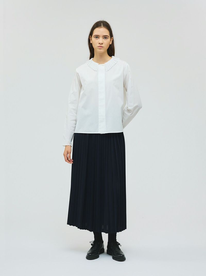 今季　mizuiro ind プリーツカラーシャツ　ネイビー mizuiroind（ミズイロインド）の「mizuiro ind プリーツカラーシャツ