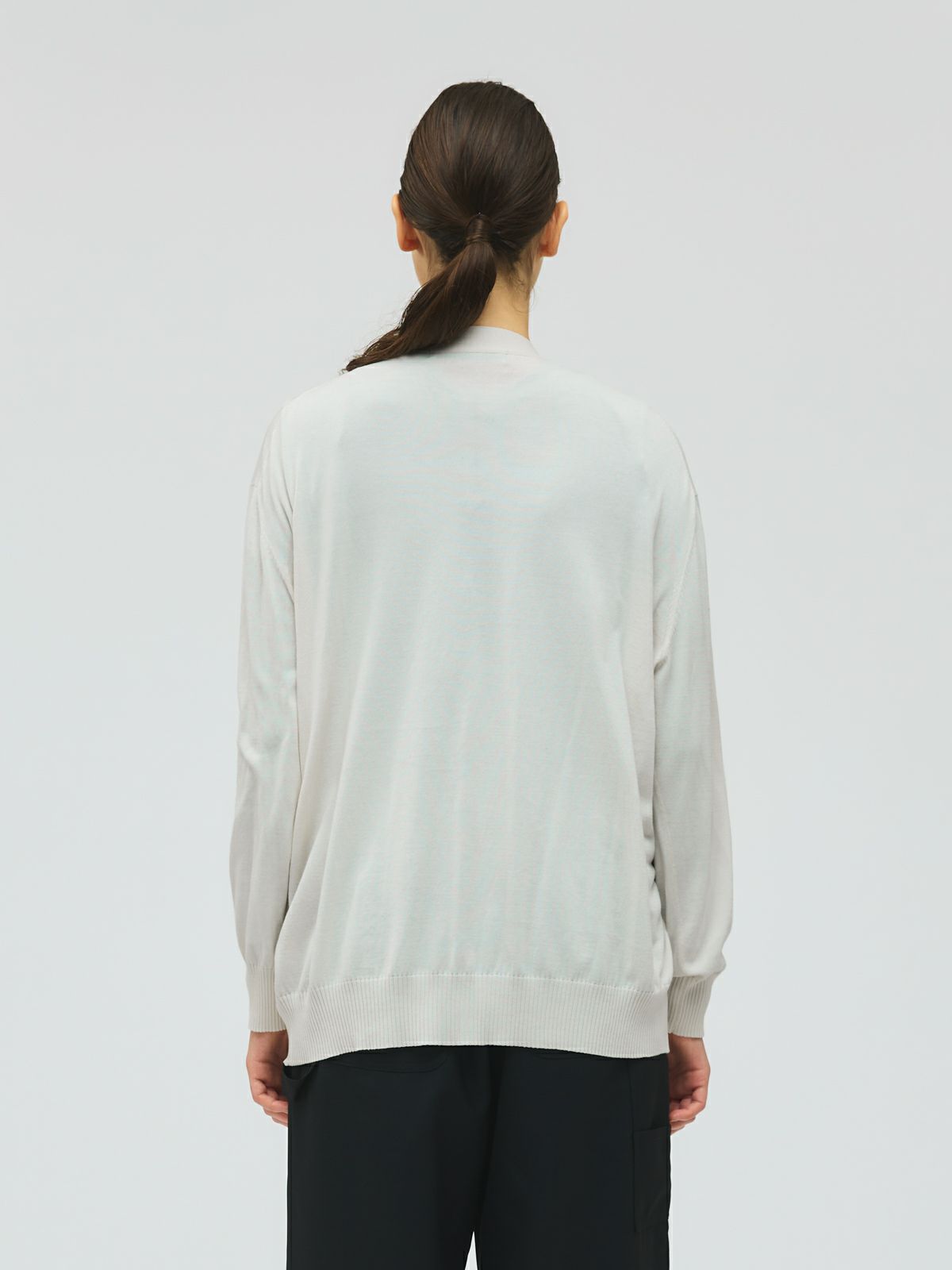 Vネックワイドカーディガン 後ろ