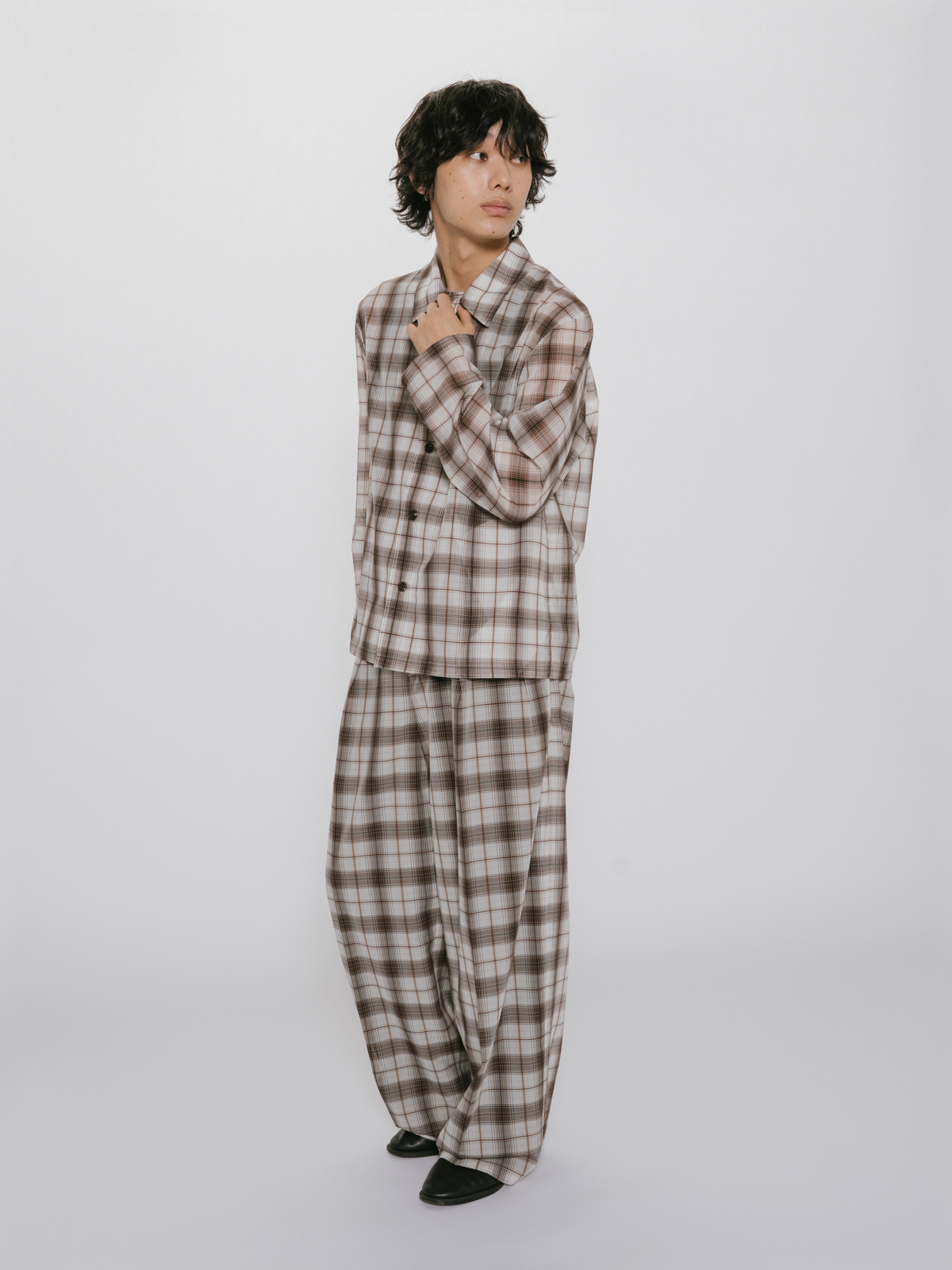 MIDIUMISOLID Men’s シアーチェックテーパードパンツ
