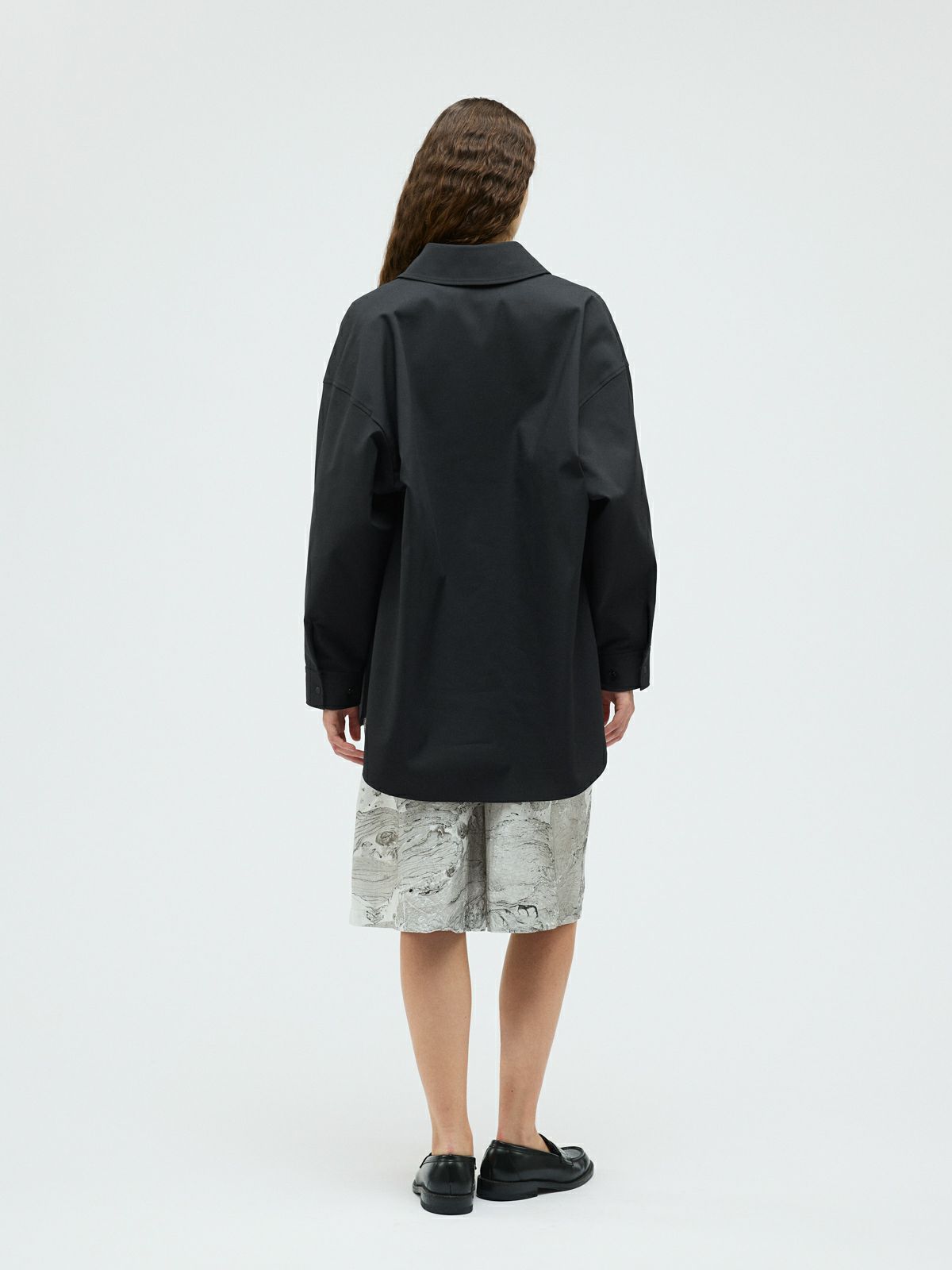 ダブルクロスワイドシャツブルゾン 後ろ