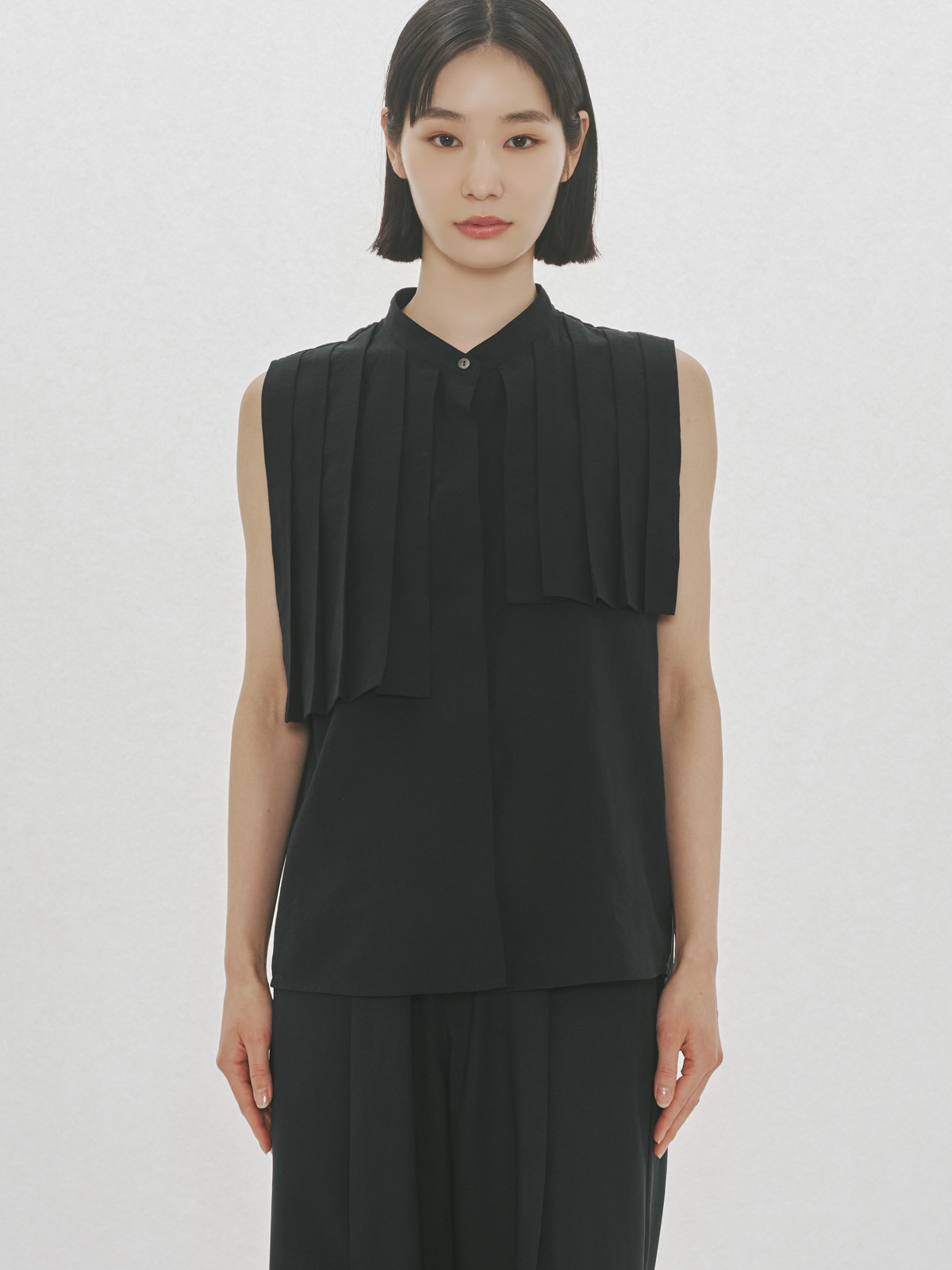 N/S asymmetry pleats shirt